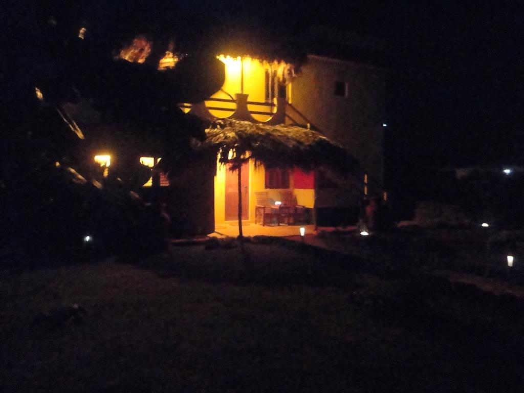 Kudehya Guesthouse Treasure Beach Exterior foto