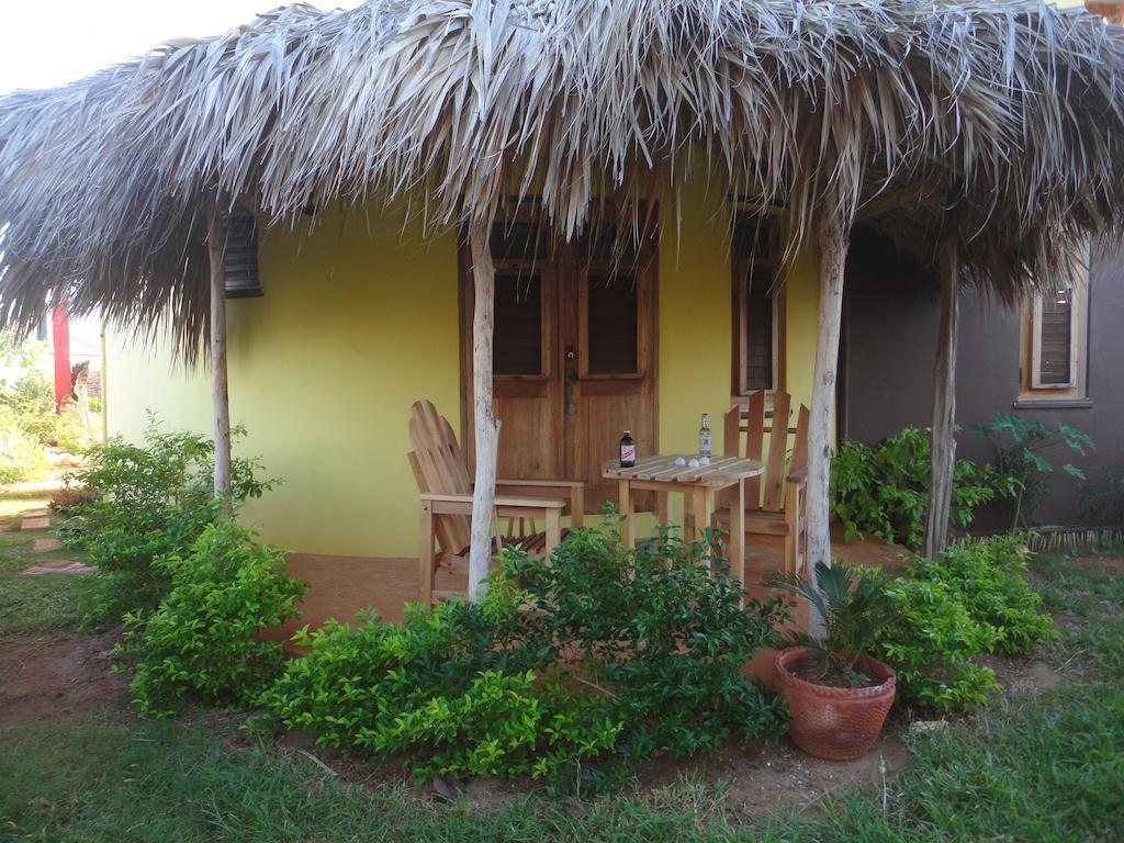 Kudehya Guesthouse Treasure Beach Quarto foto